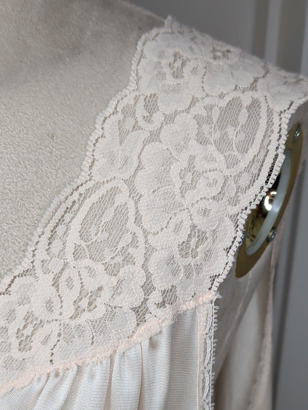 Vintage 70s Vanity Fair Pink Nylon Nightgown Negligee Lace Sz L MCM - Picture 4 of 15